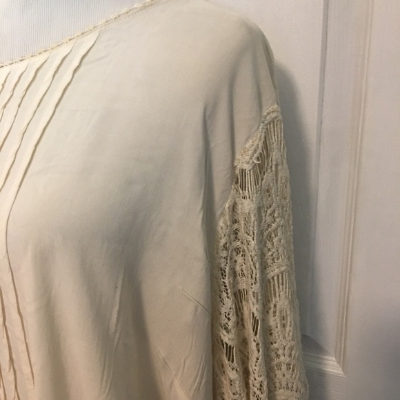 Cato women’s top size 26/28. Cool and lightweight. Beautiful crocheted sleeves. - Picture 7 of 12